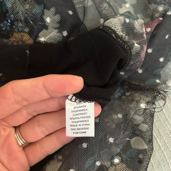 Willow Black Floral Mesh Hem Top size M - Picture 4 of 8